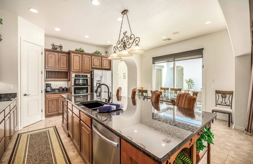 Waddell House | ⭐~ PALAZZO TOSCANO~UP TO 14*IND.BEDS~HEATED POOL+SPA~TENNIS~GOLF~BASEBALL~
