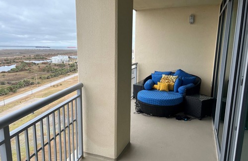 Galveston Condo | Palisades Palms 11th Floor Upscale 2 Bedroom Unit with Bay Views