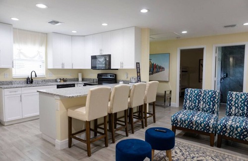 Progressive Northwest House | Palm Beach Cottage near downtown, beaches, & malls