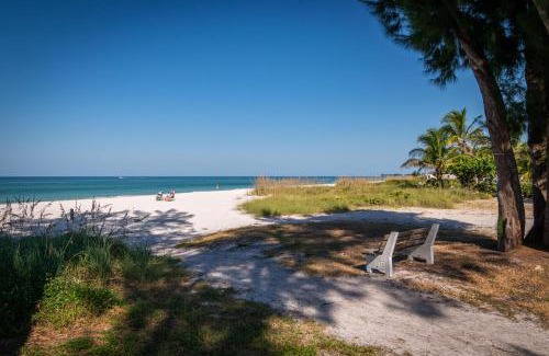 Ilexhurst House | Palm Cay 4
