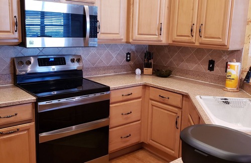 Palm Coast House | Palm Coast cottage, 3 bedroom 2 bath house w/office,city golf courses and beach.