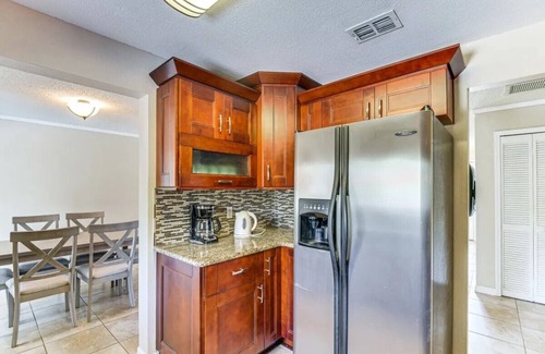 Palm Harbor House | Palm Coast Duplex w/Private Yard ~ 3 Mi to Beach!