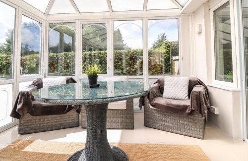 Burton House | Palm Court