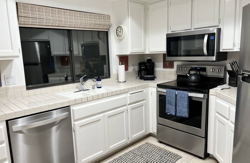 Palm Desert Resort | Palm Desert Resorter Community, golf, pool, tennis, pickleball.