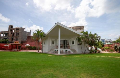 Jaipur District Villa | Palm Familia-6BHK Italian Farmhouse with Cook