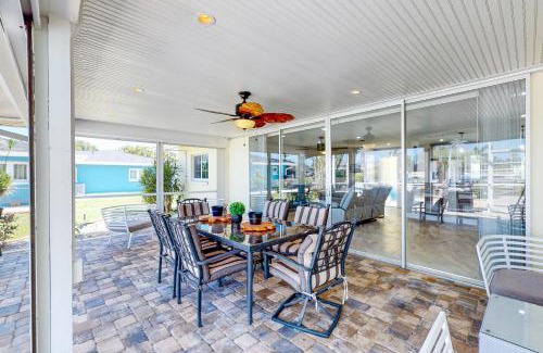 Yacht Club House | Palm Hideaway