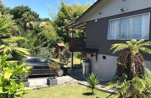 Massey House | Palm House - Serene Private Oasis