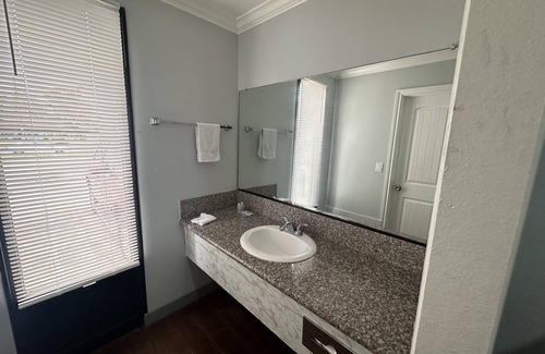 La Sierra Hotel | Palm Inn Hotel near Tyler Mall Riverside
