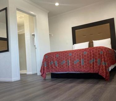 Mojave Hotel | Palm Inn