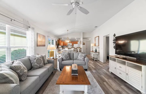 Charlotte Villa | Palm Oasis Retreat - Dog Friendly w/golf cart