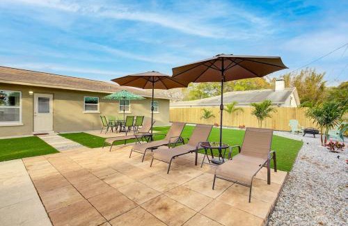 South Pinellas Community Council House | Palm Oasis-Serene Backyard Private Poolside