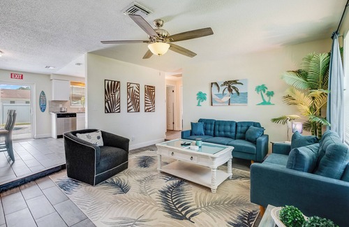 Largo House | Palm Paradise by StayLage