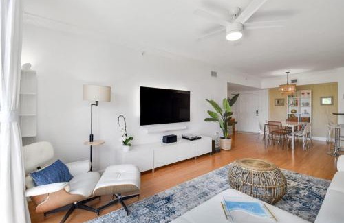 Downtown West Palm Beach Apartment | Palm Penthouse - Bright Designer Penthouse in the Heart of CityPlace