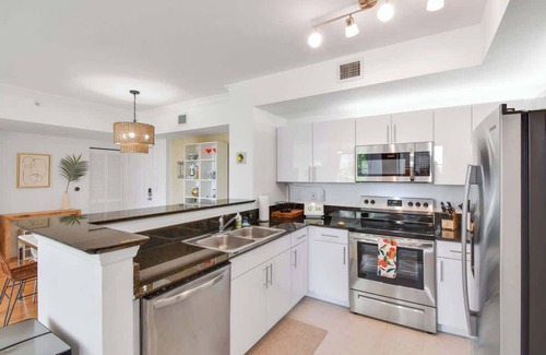 Downtown West Palm Beach Apartment | Palm Penthouse - Bright Designer Penthouse in the Heart of CityPlace