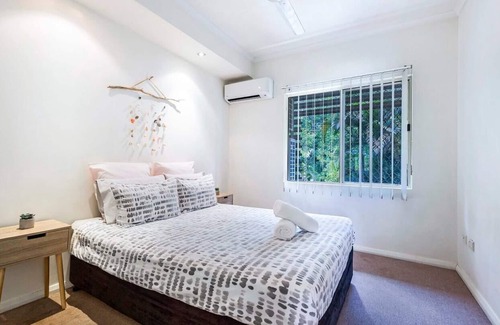 Parap Apartment | Palm Reflections in Parap with Tree lined Alfresco