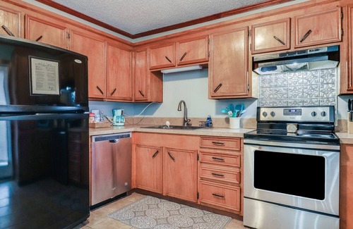 Lafayette House | PALM SPRINGS- 2Master Suites, Style & Location! “No chores” at checkout!