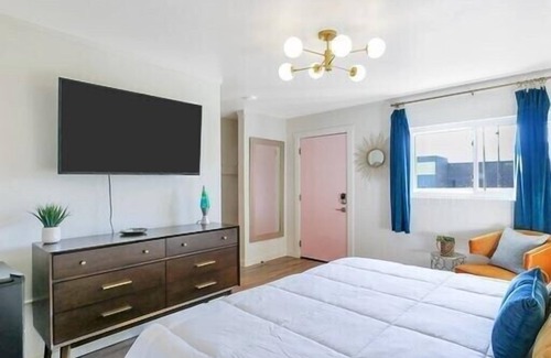 Trenton Hotel | Palm Springs Room #1 @ Retro Boutique Motel