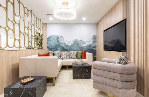 London Borough of Bromley Apartment | Palm Tree House - The Forest