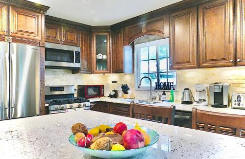 Southwest Anaheim House | Palm Villa Disneyland Pool 4 Bedroom 3 Bath HotTub