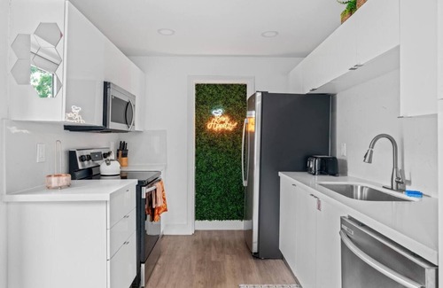 Central Oakland Park House | Palm Vista House – Your Ultimate Work Hard Play Hard South Florida Escape!