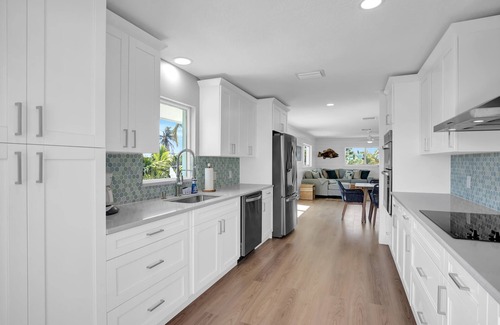 Marathon House | Palmas Del Mar: 210' of waterfront, pool, tiki hut, putting green, kayaks, games