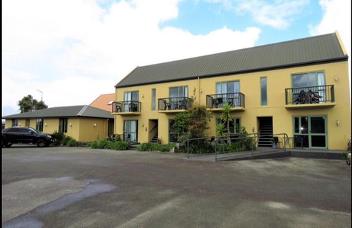 Westport Hotel | Palmcourt Motel