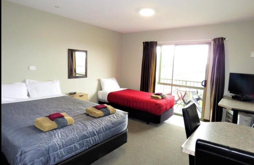 Westport Hotel | Palmcourt Motel