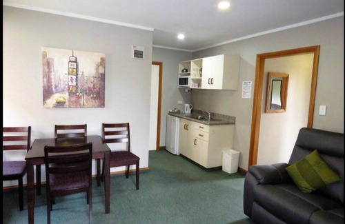 Westport Hotel | Palmcourt Motel