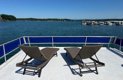 Seneca Boat Rental | Palmetto Paradise Houseboat