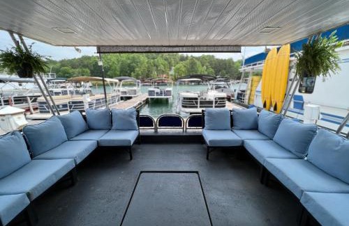 Seneca Boat Rental | Palmetto Paradise Houseboat