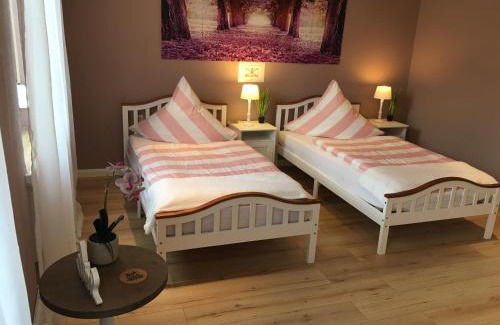 Hilbringen Apartment | Palminas Ferienwohnung OG