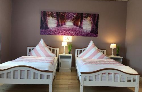 Hilbringen Apartment | Palminas Ferienwohnung OG