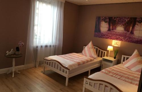 Hilbringen Apartment | Palminas Ferienwohnung OG