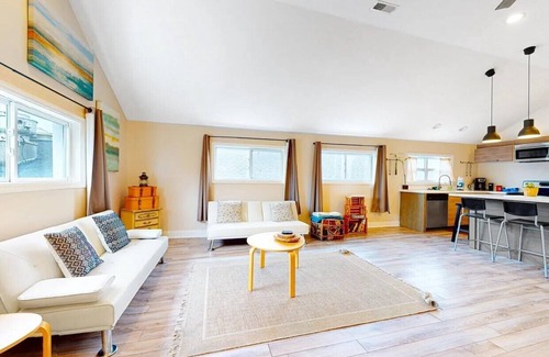 Folly Beach Condo | Palms Luxe Back- 1 BLOCK FROM BEACH ON CENTER ST