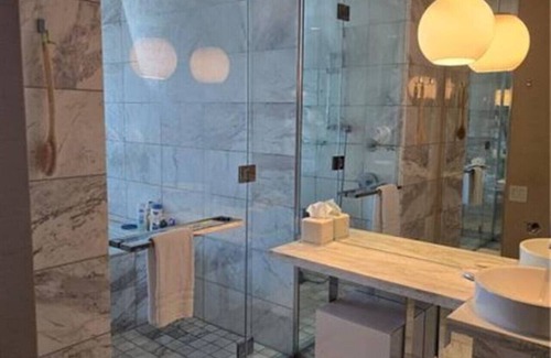 Las Vegas Hotel | Palms Place Hotel Mountain View with Open Balcony