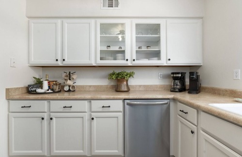 Paradise Valley Village Apartment | Palmview Oasis