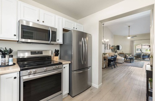 Paradise Valley Village Apartment | Palmview Oasis