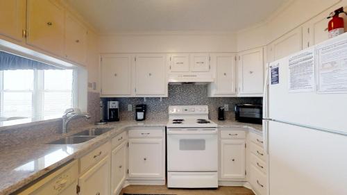 Crescent Beach Apartment | Palmwood Villas Unit 110