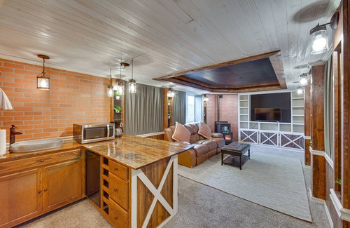 Palmyra House | Palmyra House w/Private Hot Tub & Fenced Yard!