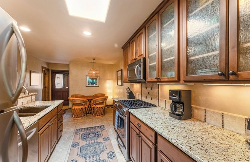 Historic Eastside House | Paloma - Tranquil East Side Retreat, Walk Everywhere