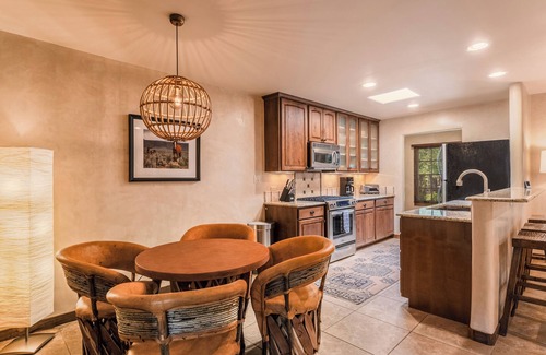 Historic Eastside House | Paloma - Tranquil East Side Retreat, Walk Everywhere