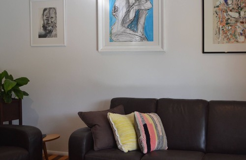 Whitfield House | Pandanus House - Pet Friendly + 4th beds self contained unit, longer bookings.