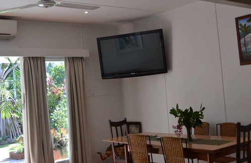 Whitfield House | Pandanus House - Pet Friendly + 4th beds self contained unit, longer bookings.