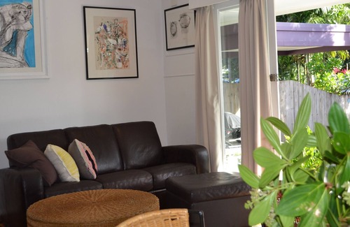 Whitfield House | Pandanus House - Pet Friendly + 4th beds self contained unit, longer bookings.