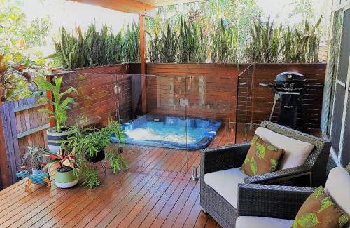 Coolum Beach House | Pandanus Spa Cottage