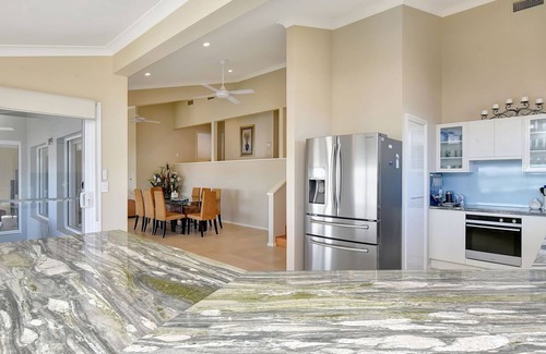 Swansea Heads House | Panorama Beach House - Coastal Luxury with Stunning Views of the Caves Coastline