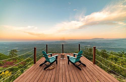 Sevierville House | Panorama by AvantStay Unparalleled Views Deck w HotTub Game Room Pool Table