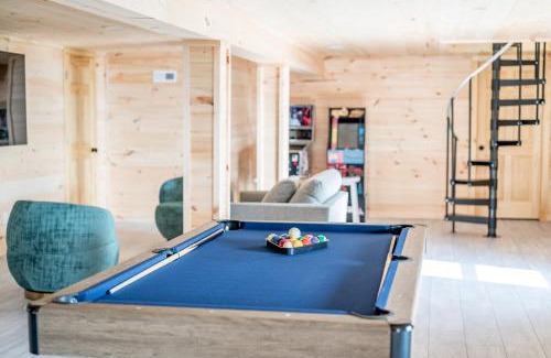 Sevierville House | Panorama by AvantStay Unparalleled Views Deck w HotTub Game Room Pool Table