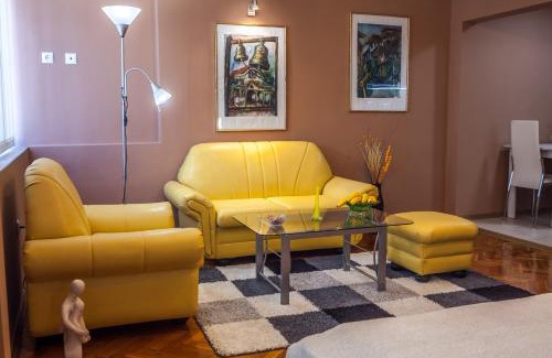 Yambol House | Panorama Top Floor Rooms in Hotel Tundzha