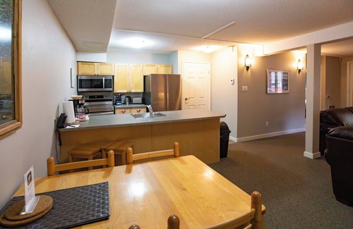 East Kootenay Resort | Panorama Vacation Retreat at Horsethief Lodge